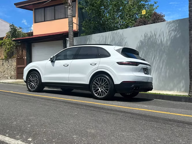 PORSCHE CAYENNE PLATINUM EDITION