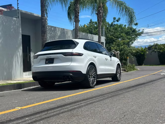 PORSCHE CAYENNE PLATINUM EDITION