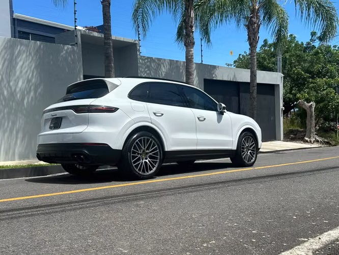 PORSCHE CAYENNE PLATINUM EDITION