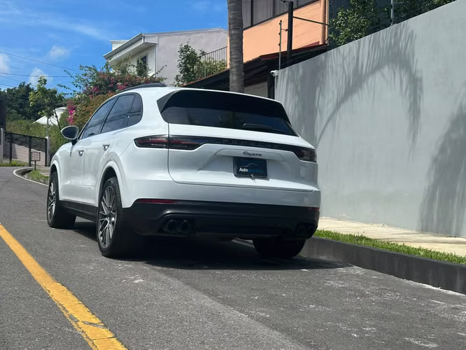 PORSCHE CAYENNE PLATINUM EDITION