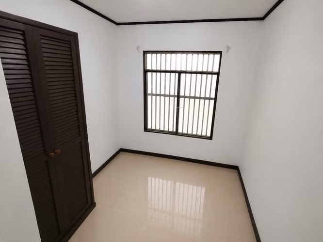 Se vende casa de una planta en residencial en San Sebastian.P.P - Imagen 3