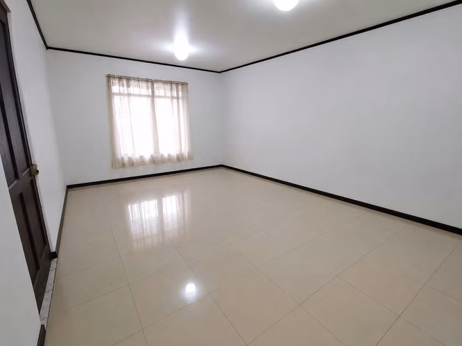 Se vende casa de una planta en residencial en San Sebastian.P.P - Imagen 2