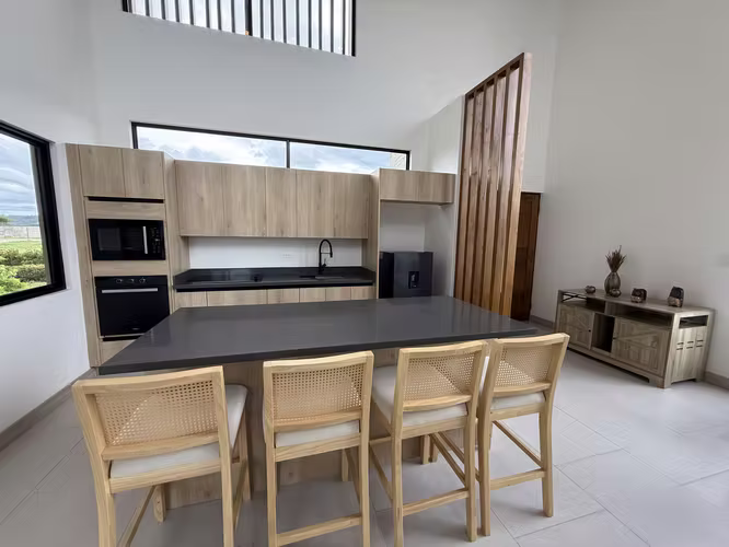 SE ALQUILA CASA MODERNA, Condominio La Tajona | A 15 min de Playas y Aeropuerto 