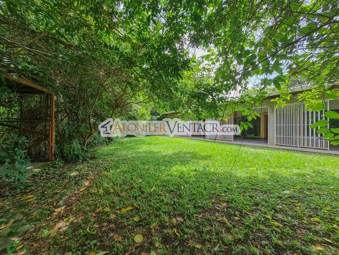 CASA DE UN NIVEL DE 463 M2 CON 1.100 M2 LOTE X DISTRITO 4 GUACHIPELIN ESCAZU - Imagen 8