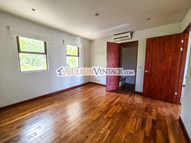 LUJOSA CASA CON 1.039 M2 DE LOTE Y VISTA EN BRASIL DE MORA SANTA ANA - Imagen 14
