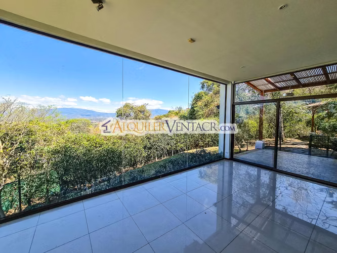 LUJOSA CASA CON 1.039 M2 DE LOTE Y VISTA EN BRASIL DE MORA SANTA ANA - Imagen 9