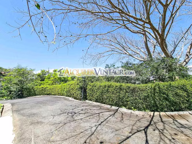 LUJOSA CASA CON 1.039 M2 DE LOTE Y VISTA EN BRASIL DE MORA SANTA ANA - Imagen 19