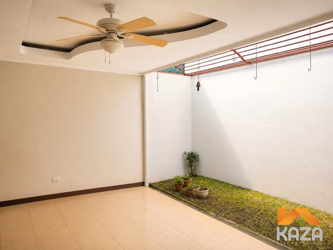 Venta de casa de una planta con terraza y patio en condominio Agua Clara - Imagen 4