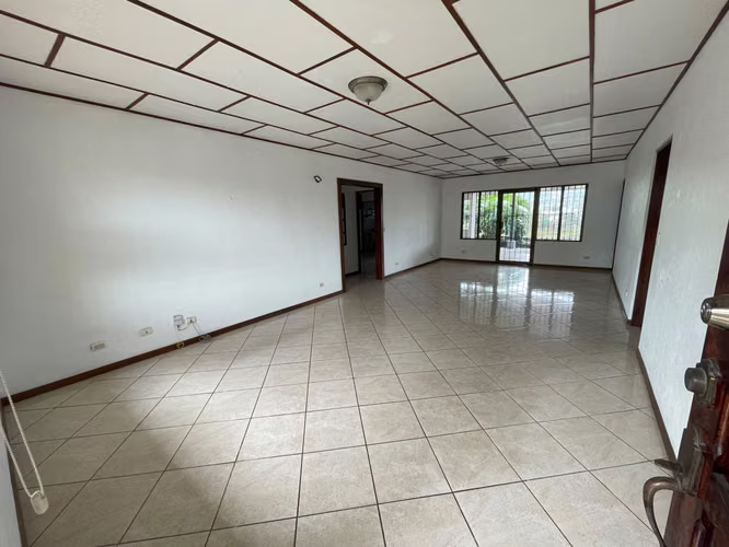 Venta amplia casa Residencial Bosques de Doña Rosa, Belén de Heredia VHE444 - Imagen 2