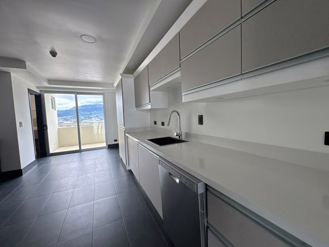 Alquiler de apartamento penthouse en la Sabana. Con línea blanca