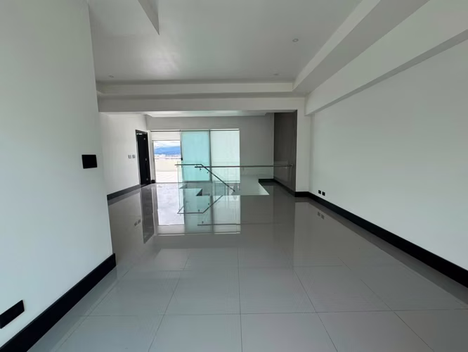 Alquiler de apartamento penthouse en la Sabana. Con línea blanca - Imagen 2