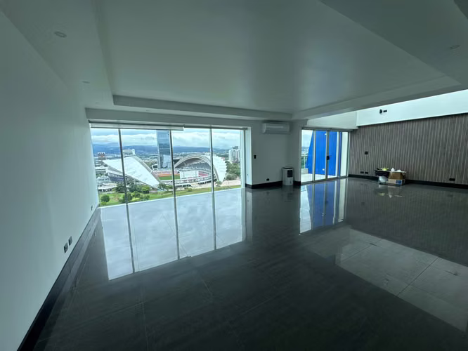 Alquiler de apartamento penthouse en la Sabana. Con línea blanca - Imagen 4