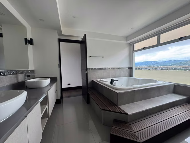 Alquiler de apartamento penthouse en la Sabana. Con línea blanca - Imagen 11