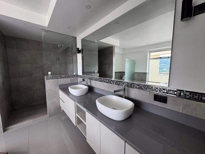 Alquiler de apartamento penthouse en la Sabana. Con línea blanca - Imagen 13