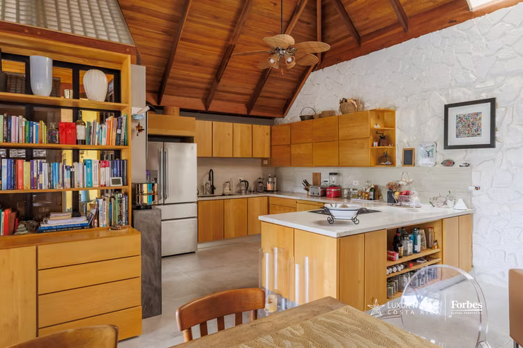 21476 - Casa de Lujo con Inspiración Balinesa en Venta en Atenas - Imagen 17
