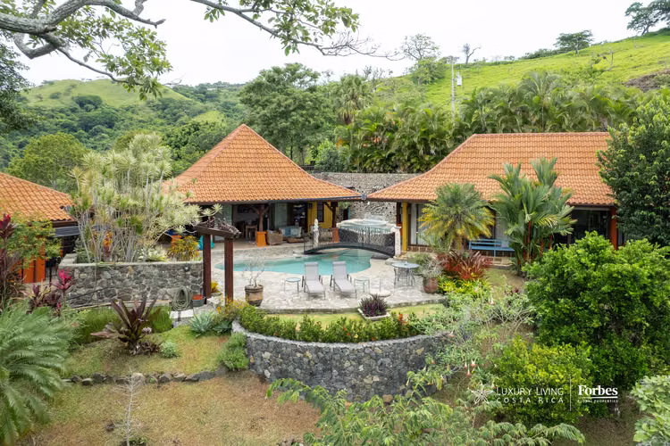 21476 - Casa de Lujo con Inspiración Balinesa en Venta en Atenas - Imagen 2