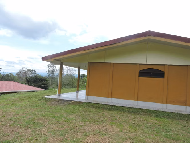 Top of the World Compound: Off-the-Grid with No utilities Bills