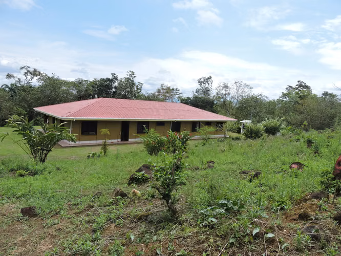 Top of the World Compound: Off-the-Grid with No utilities Bills