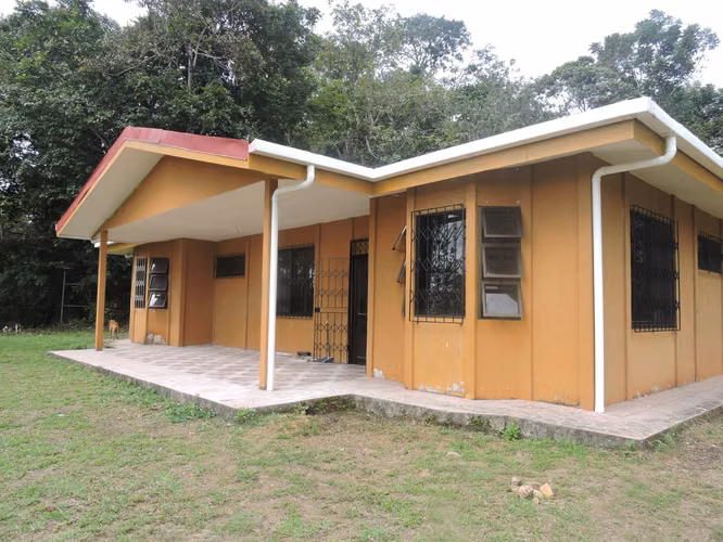 Top of the World Compound: Off-the-Grid with No utilities Bills