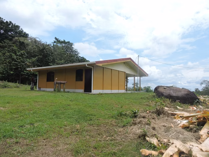 Top of the World Compound: Off-the-Grid with No utilities Bills