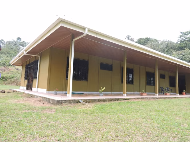 Top of the World Compound: Off-the-Grid with No utilities Bills