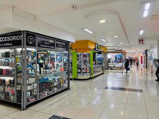 SE VENDE QUIOSCO COMERCIAL EN MALL SAN PEDRO