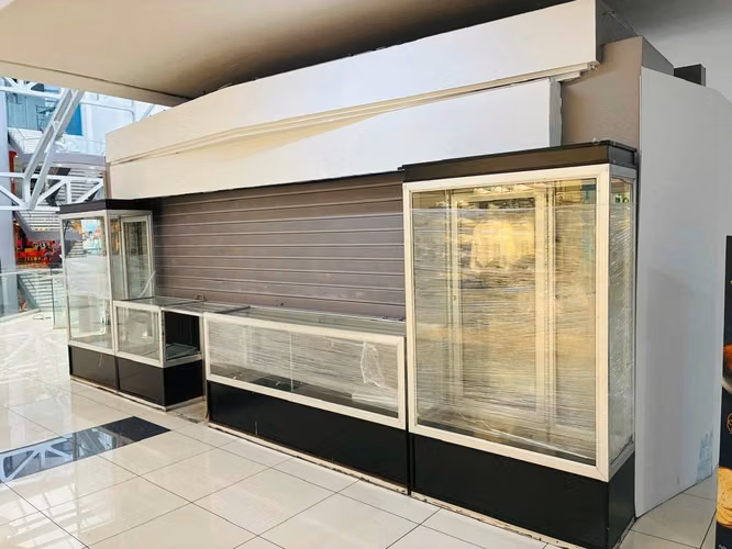 SE VENDE QUIOSCO COMERCIAL EN MALL SAN PEDRO