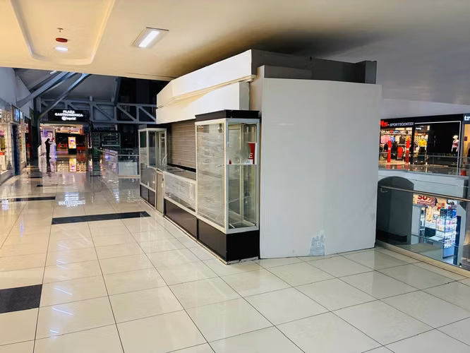 SE VENDE QUIOSCO COMERCIAL EN MALL SAN PEDRO