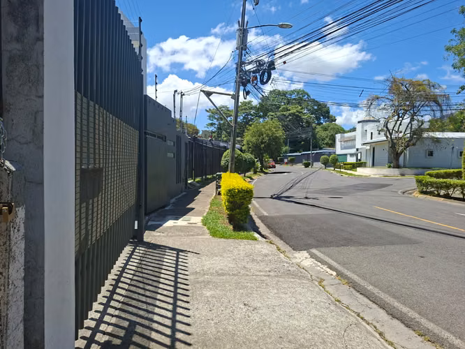 Lote Mixto 1.103 m² en Distrito 4 Escazú