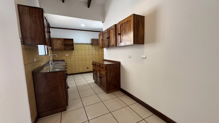 Casa de una planta en Residencial Real Santamaría, Ulloa, Heredia