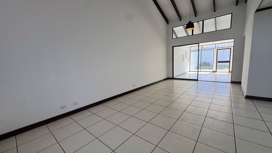 Casa de una planta en Residencial Real Santamaría, Ulloa, Heredia