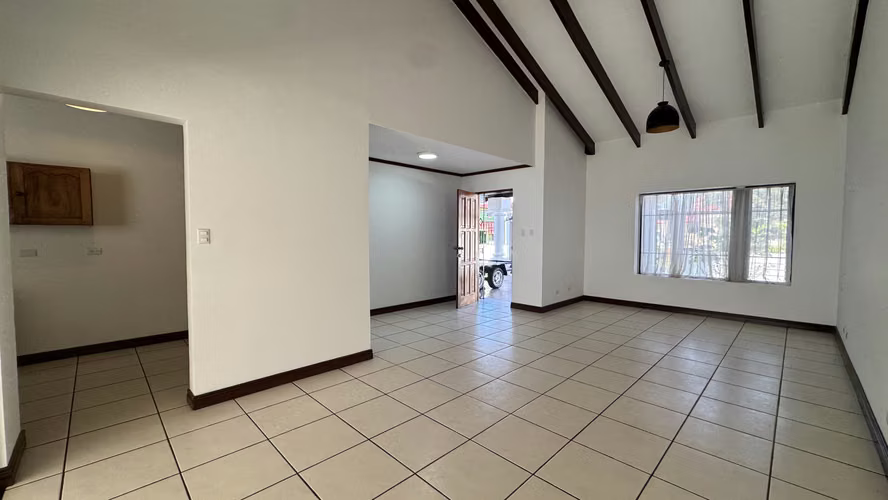 Casa de una planta en Residencial Real Santamaría, Ulloa, Heredia