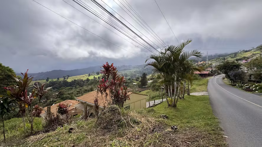Lote en Santa Cruz de Turrialba | 800 m² | Potencial Residencial - Turístico - Imagen 2