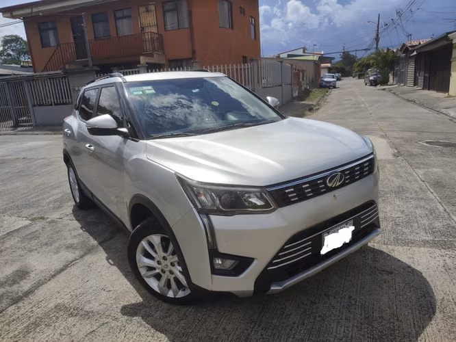 VENDO MAHINDRA XUV 300. AÑO 2021. TEL 