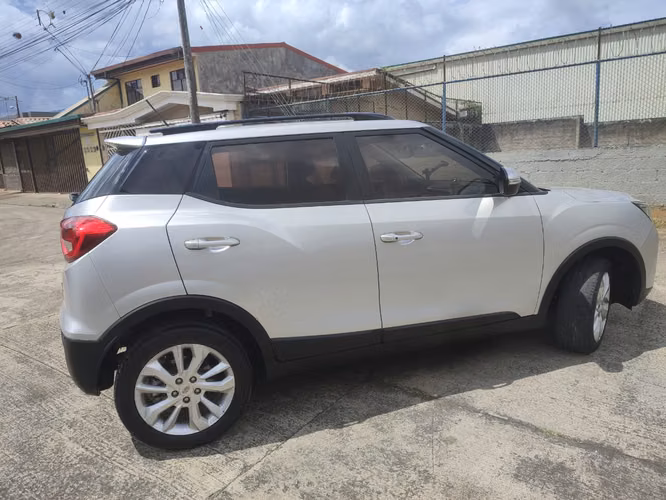 VENDO MAHINDRA XUV 300. AÑO 2021. TEL 