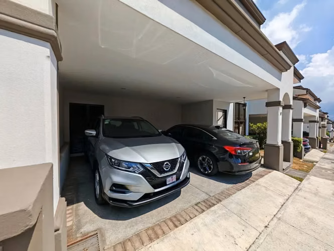 Venta de casa en condominio Atocha, Lagunilla, Heredia