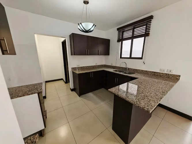 Venta de casa en condominio Atocha, Lagunilla, Heredia