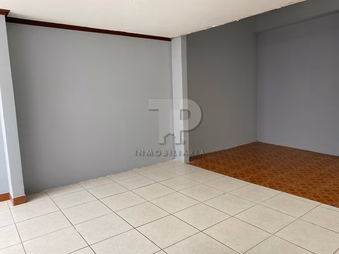 Casa Amplia con Local Comercial - San Pablo de Heredia JC140