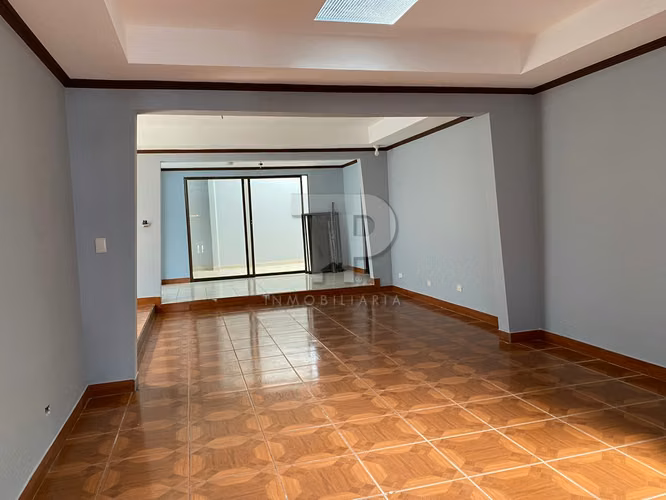 Casa Amplia con Local Comercial - San Pablo de Heredia JC140