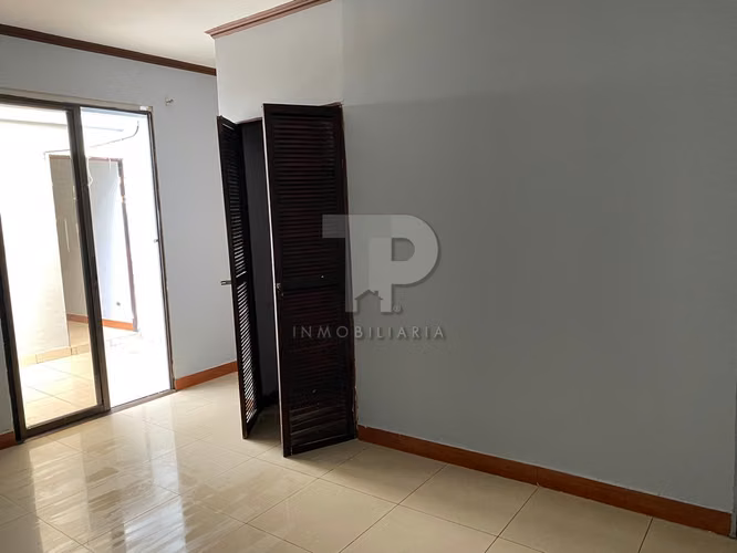 Casa Amplia con Local Comercial - San Pablo de Heredia JC140