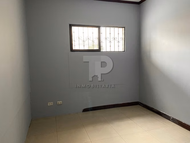 Casa Amplia con Local Comercial - San Pablo de Heredia JC140