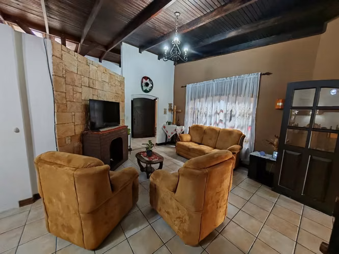 Casa en venta/ Heredia Santo Domingo/ amplio jardín / una planta - Imagen 5