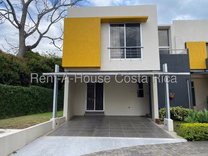 Alquiler de Casa en Santa Ana-Piedades RZ