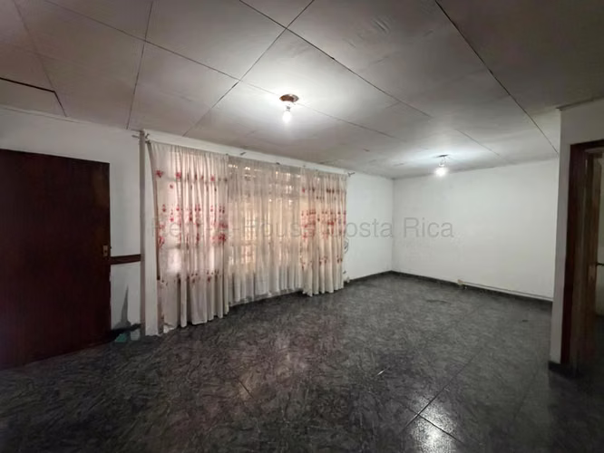 Venta de Casa en Desamparados, San José.  Uso de Suelo Mixto