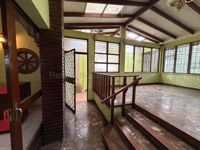 Venta de Casa en Desamparados, San José.  Uso de Suelo Mixto