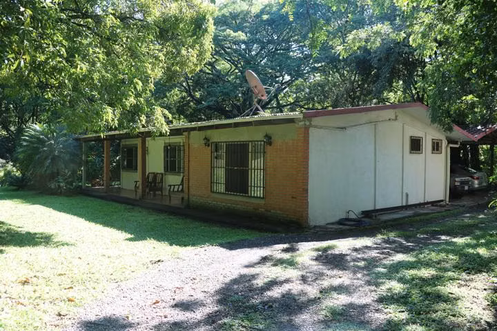 Venta de Extraordinario Lote de Uso Residencial con Densidad Media en Brasil de Santa Ana.  - Imagen 4