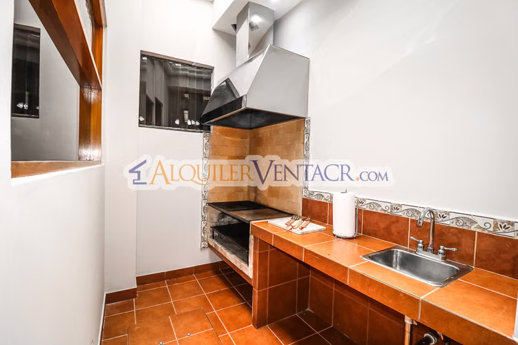 CASA DE UN NIVEL DE 317 M2 EN RESIDENCIAL EN SAN RAFAEL DE ESCAZU - Imagen 14