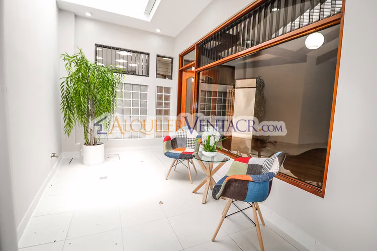 CASA DE UN NIVEL DE 317 M2 EN RESIDENCIAL EN SAN RAFAEL DE ESCAZU - Imagen 11