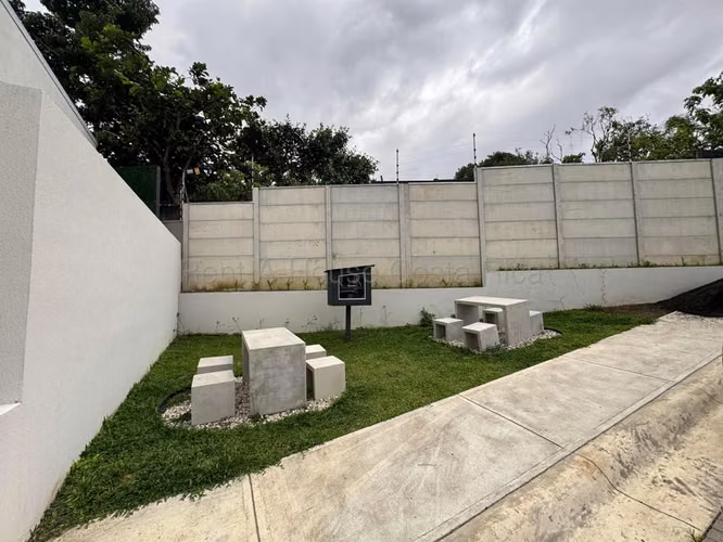 Venta de Casa en Montes de Oca-San Rafael. 27-178