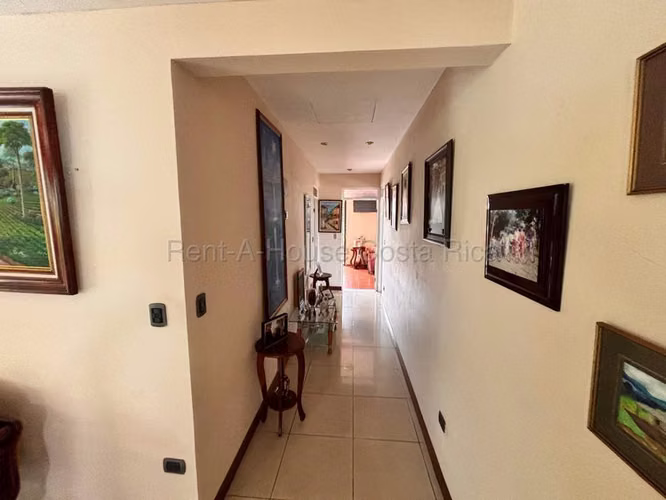 Venta de PROPIEDAD en San Isidro de Heredia. 27-200